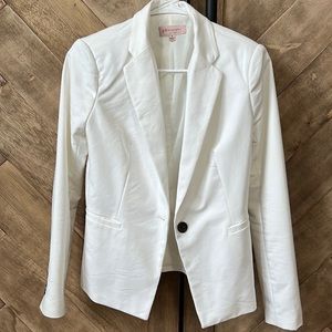 White blazer 🤍🕊 professional, dress up or down